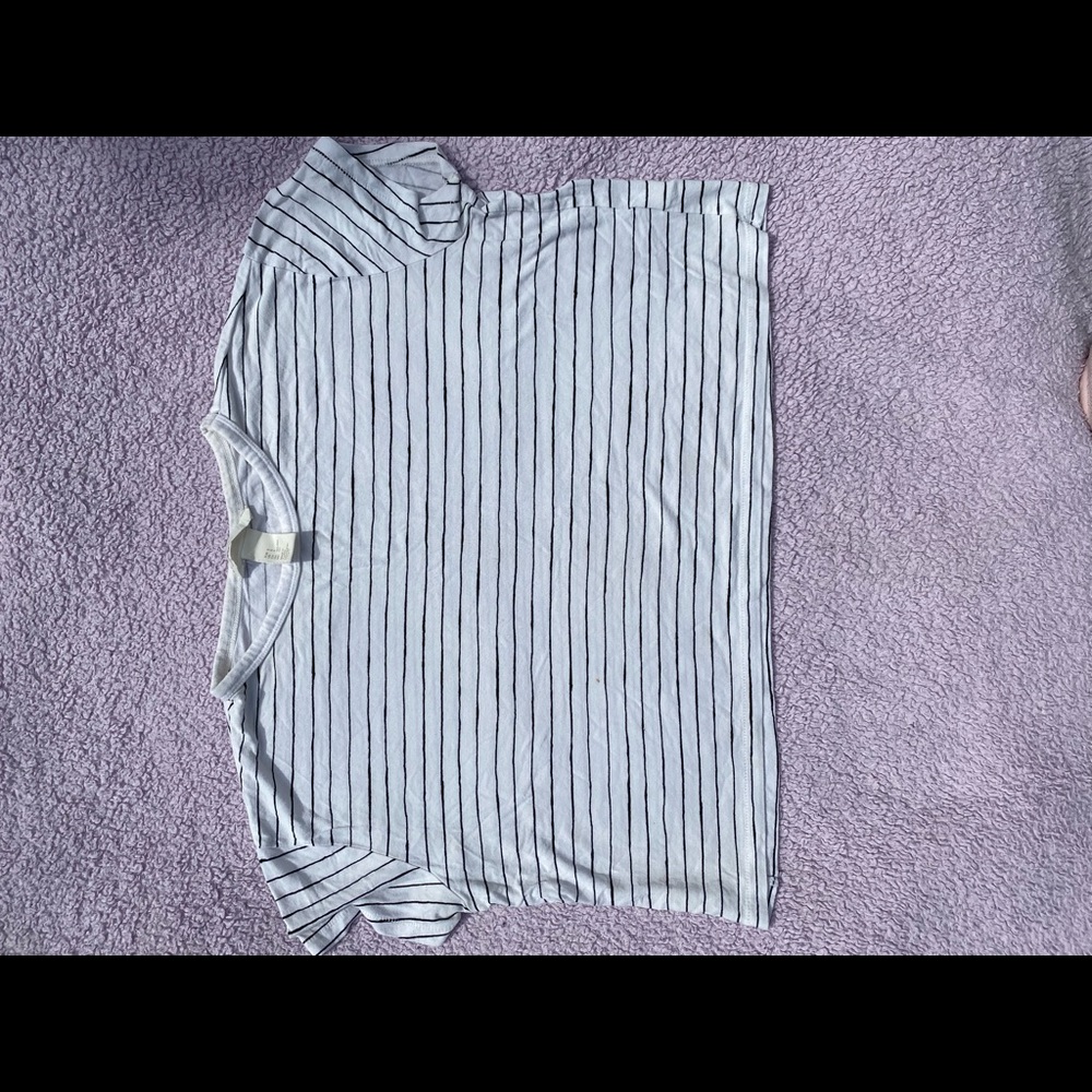 STRIPED FLOWY CROP TOP TEE